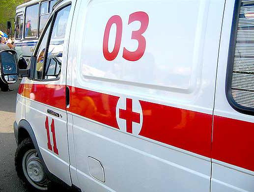 В Кузбассе на спортивной площадке 2-летнего ребенка придавило железной дверью