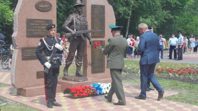 В Прокопьевске торжественно открыли памятник «Воинам России, погибшим в горячих точках планеты» (фото)