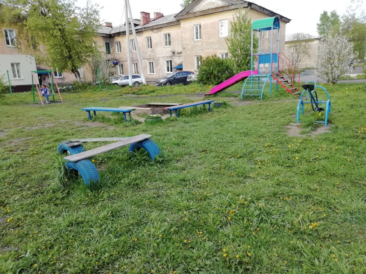 В Кузбассе выявляют опасные детские городки
