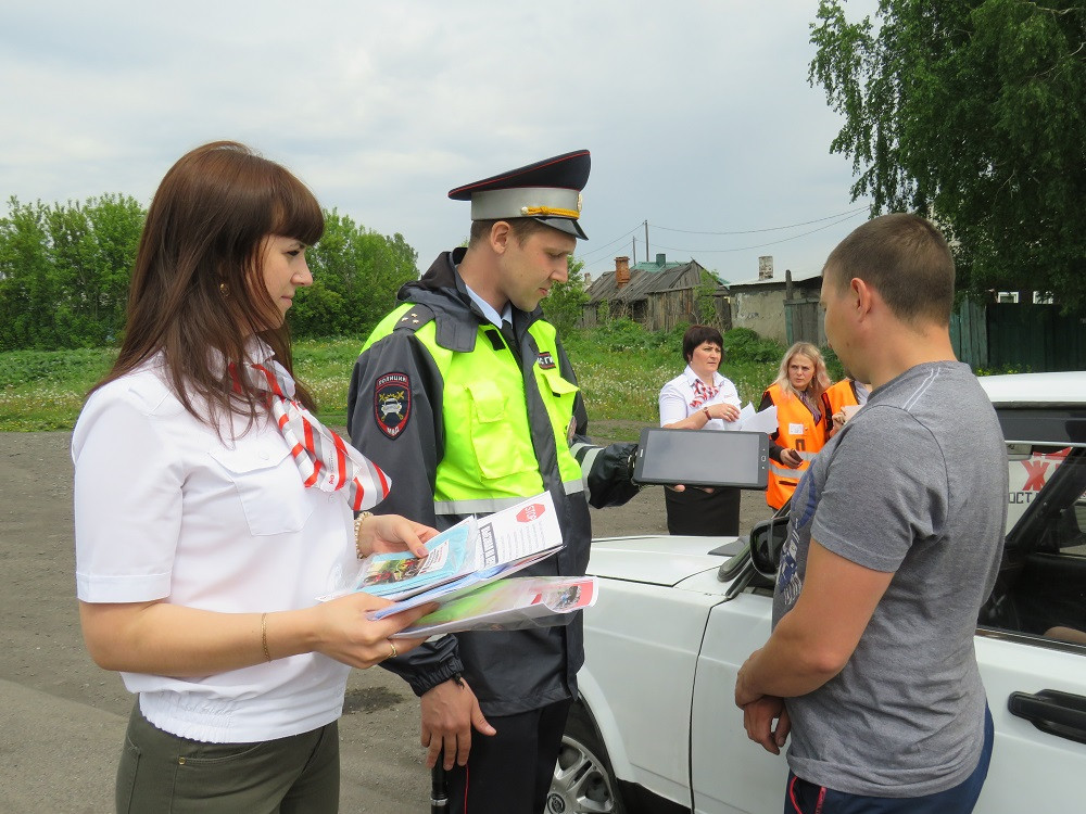 В Прокопьевске сотрудники ГИБДД массово останавливали водителей на ж/д переездах, чтобы уберечь от страшного