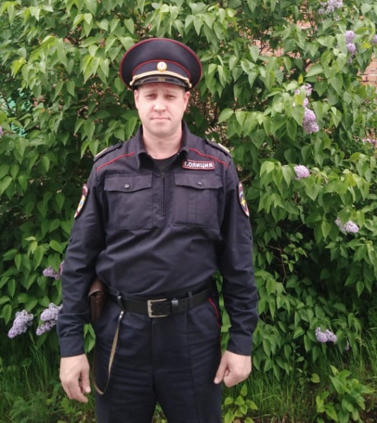 В Кузбассе полицейский помог 3-летнему малышу вернуться к маме