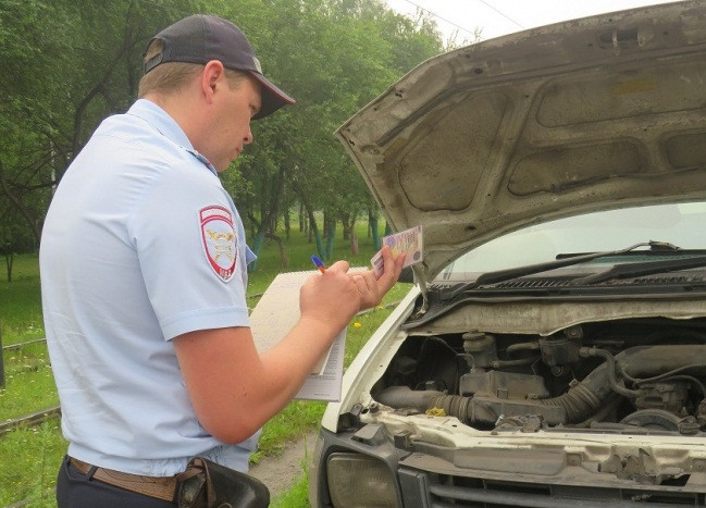 Полицейские Прокопьевска задержали автомобиль с несуществующим номером кузова