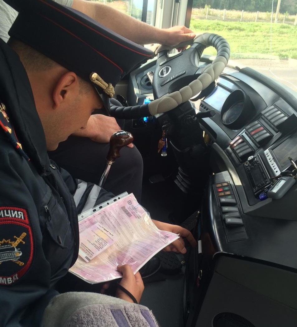 В Прокопьевске инспекторы ГИБДД устроили сплошную проверку автобусов