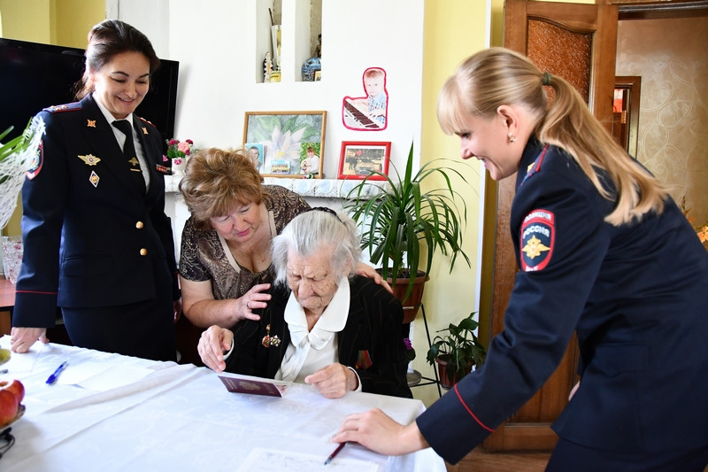 Полицейские Кузбасса помогли воссоединиться семье ветерана Великой Отечественной войны