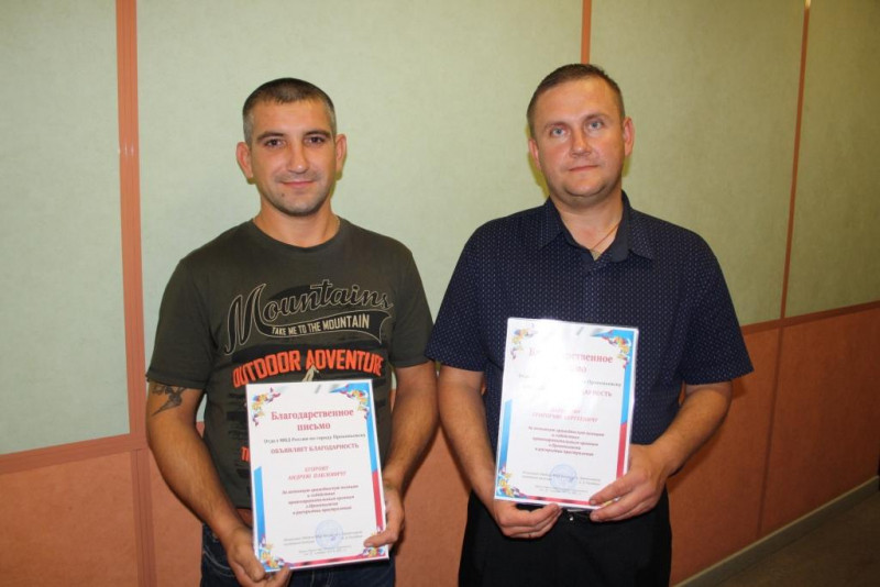 В Прокопьевске награждены двое горожан, за помощь в задержании уличного грабителя