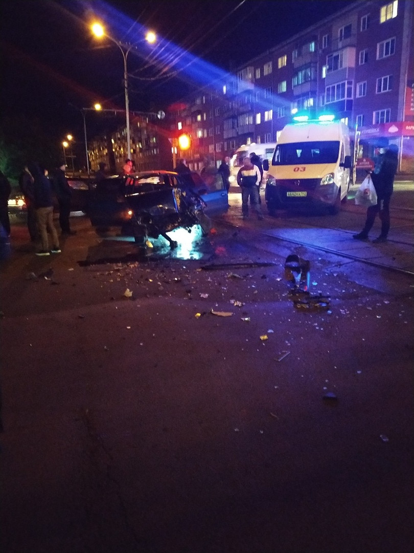 Жесткое ДТП в Прокопьевске: автомобиль врезался в трамвай