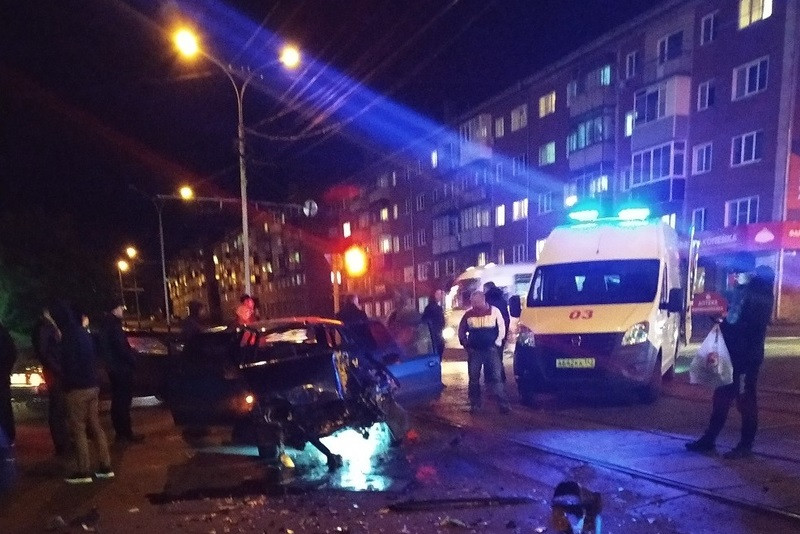 В Прокопьевске при столкновении трамвая и легковушки пострадали 4 человека