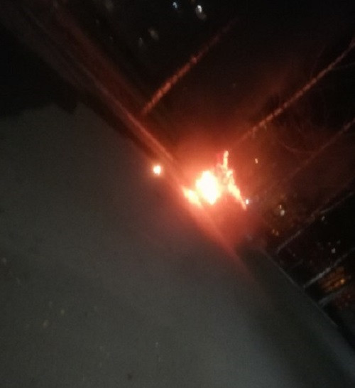 В Прокопьевске поздно вечером загорелся автомобиль