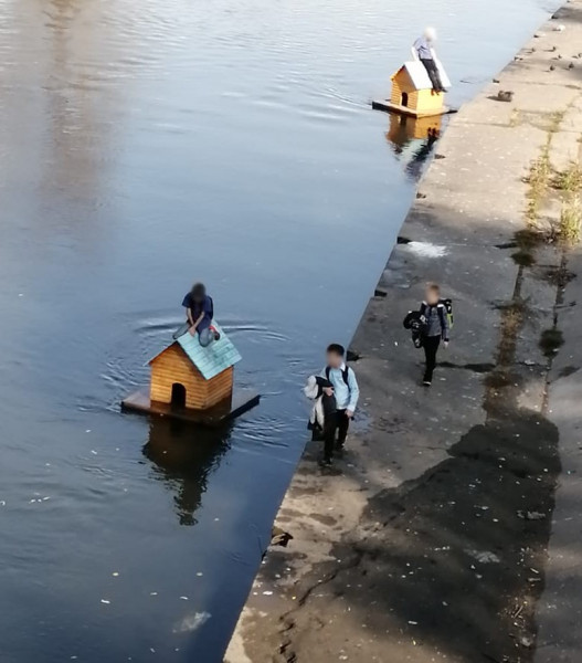Дети катались по реке на домиках для уток - наказание ждет родителей
