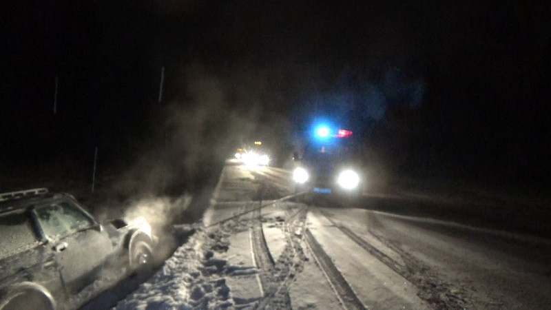 ДТП на трассе Кузбасса: уходя от столкновения водитель слетел в кювет