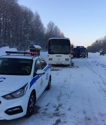 На трассе Кузбасса сломался междугородний автобус