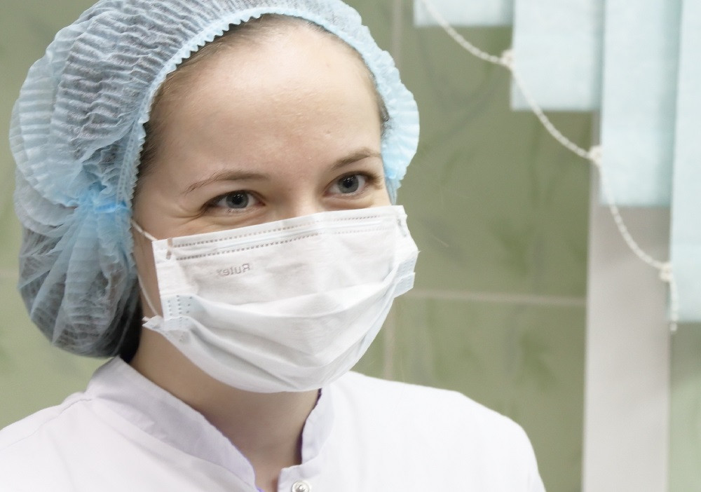 В Кузбассе медработники, оказывающие помощь больным COVID-19, получили региональные и федеральные выплаты