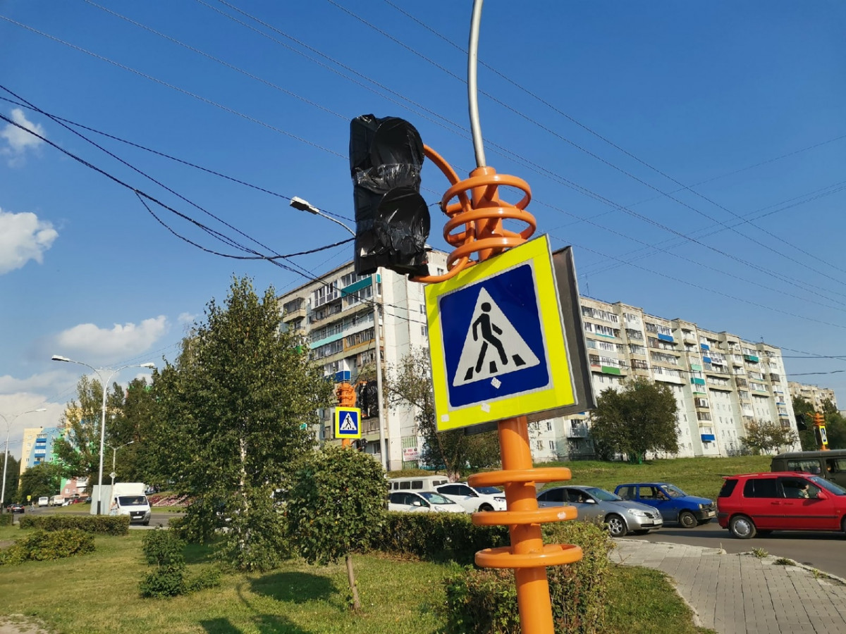 В Прокопьевске дорожники призывают водителей быть предельно внимательными на перекрестке ул.Обручева и пр.Строителей