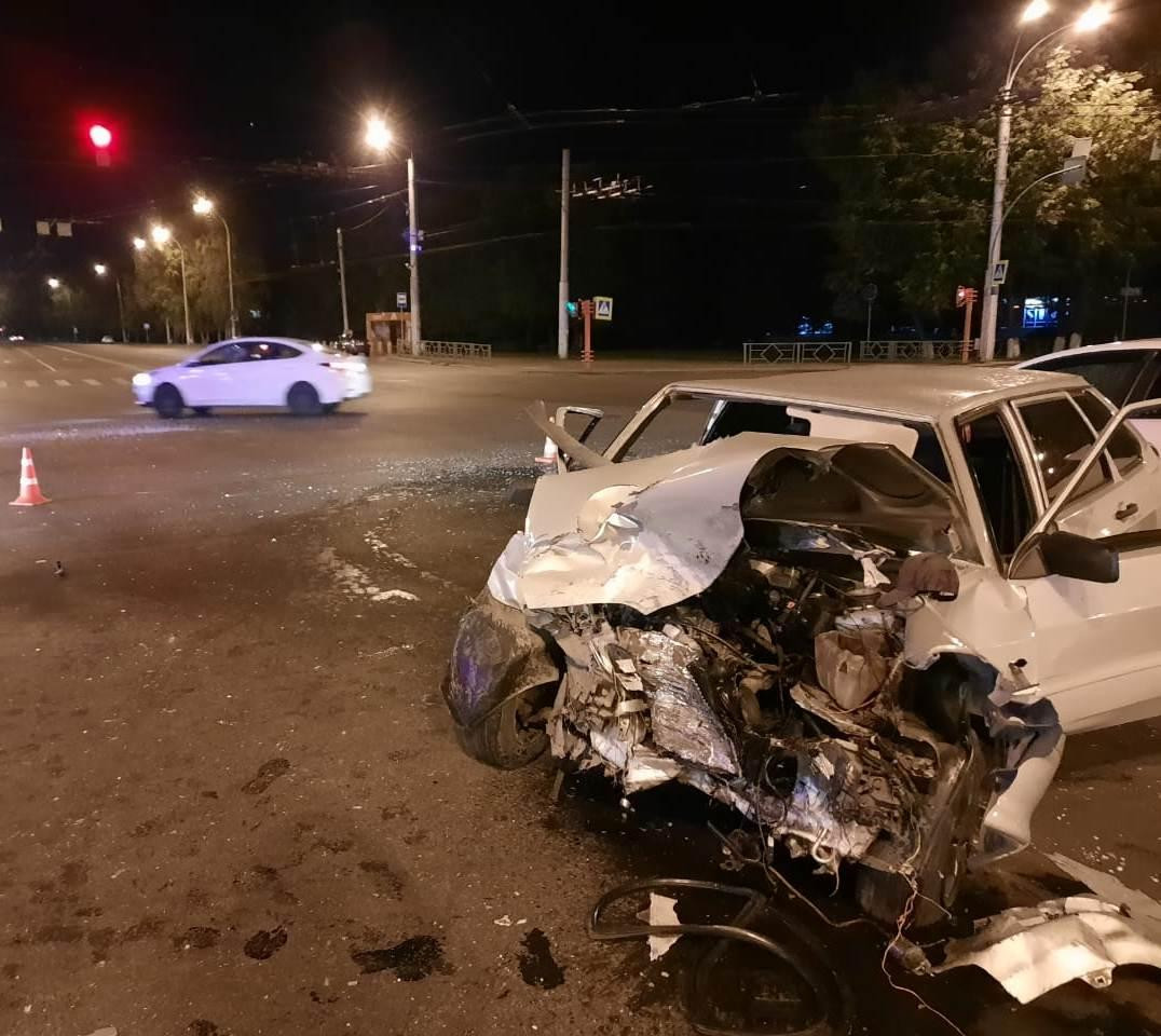 В Кузбассе при столкновении 3 автомобилей пострадали 3 человека