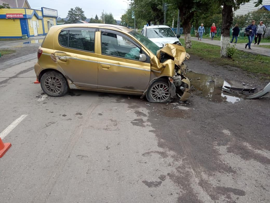 В Кузбассе неудачный маневр водителя привел к ДТП с 4 пострадавшими