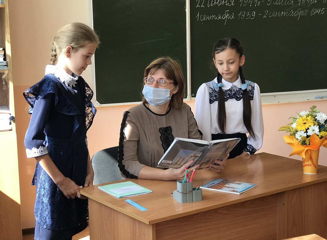 В Кузбассе приступили к работе 35 "земских учителей"