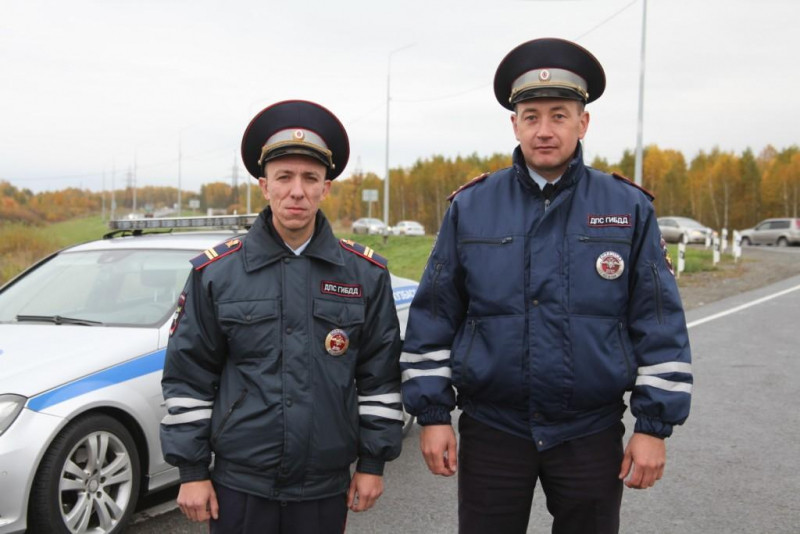 В Кузбассе сотрудники ГИБДД помогли спасти пенсионерку