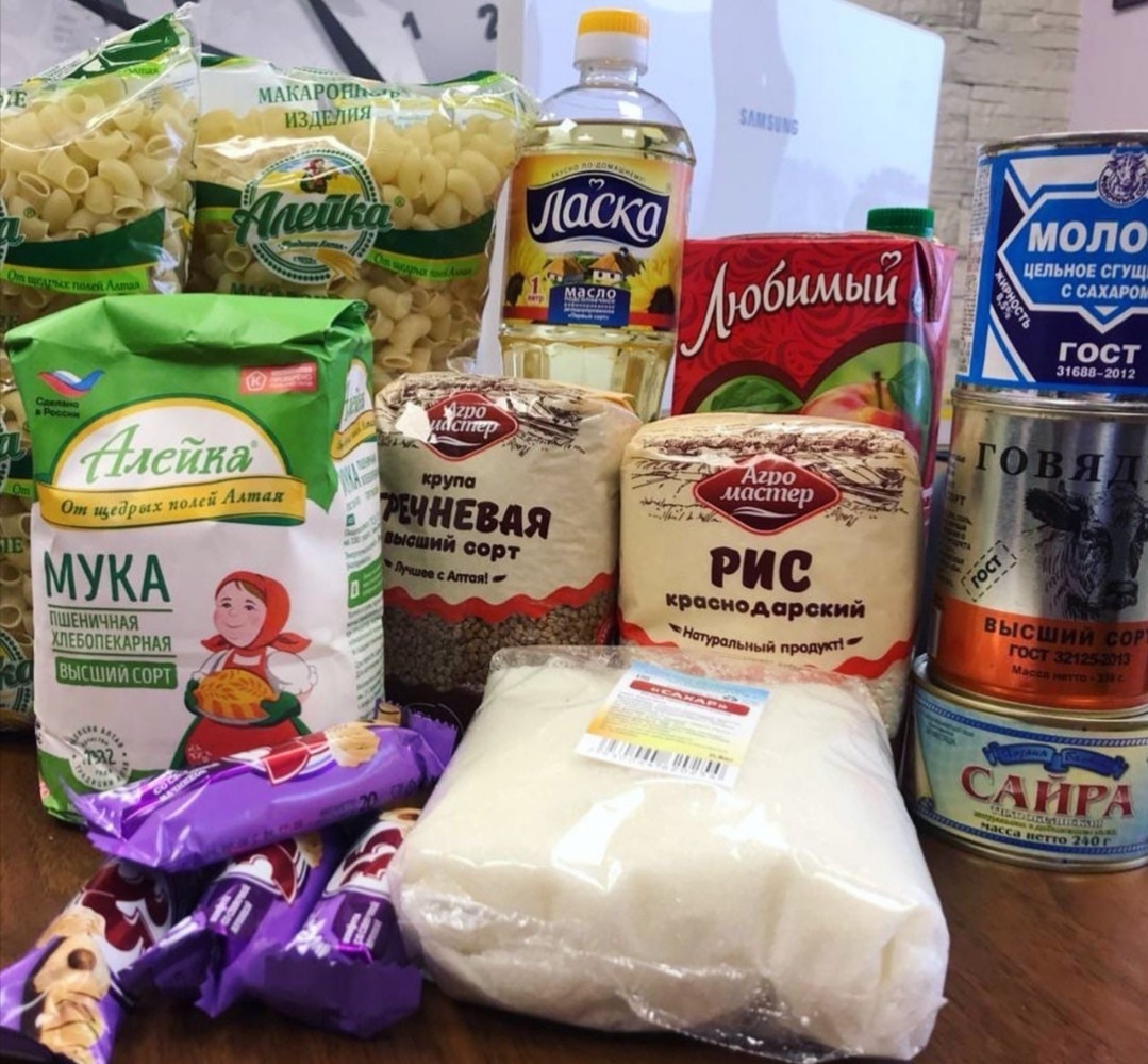 Школьникам Прокопьевска начали выдавать продуктовые наборы