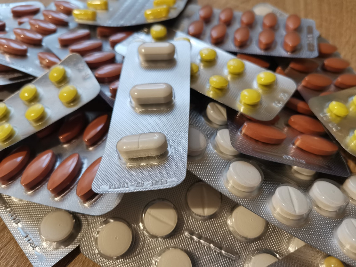 В Кузбасс поступила новая партия антибиотиков и противовирусных препаратов