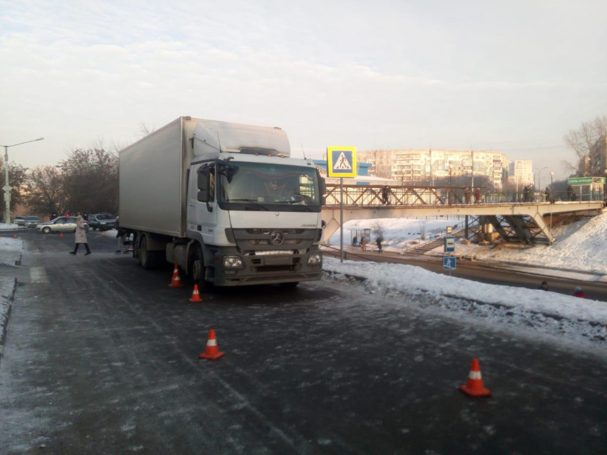 В Кузбассе женщина-пешеход погибла под колесами грузовика