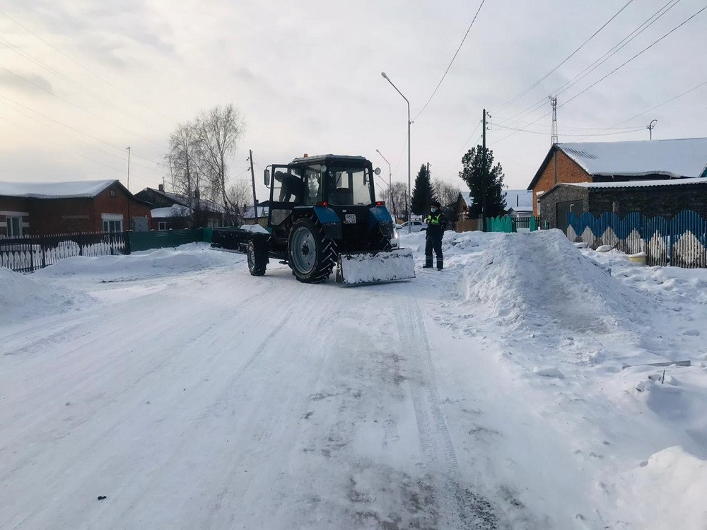 В Прокопьевском районе «Снежный патруль» снес горку возле частного дома