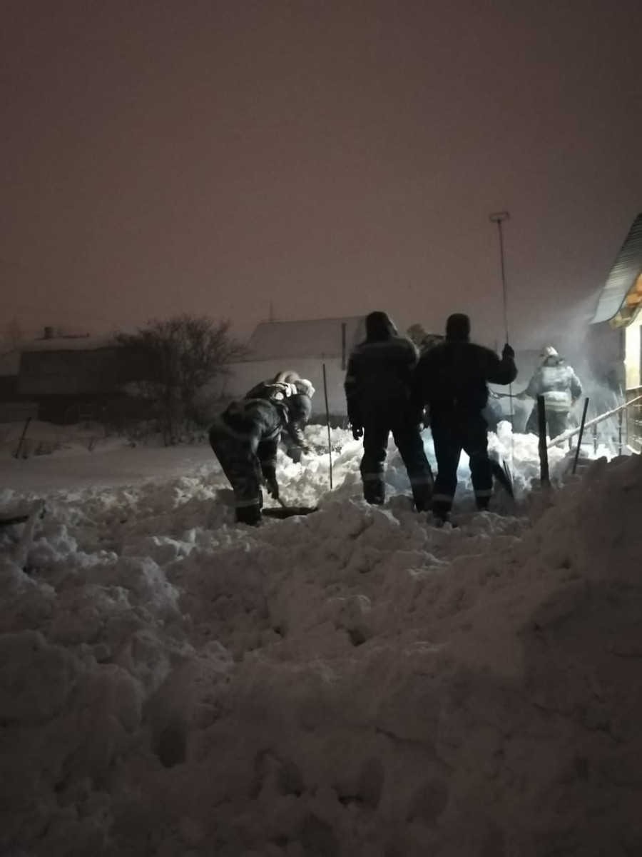 В Кузбассе спасена женщина, которая провела 10 часов под завалом снега