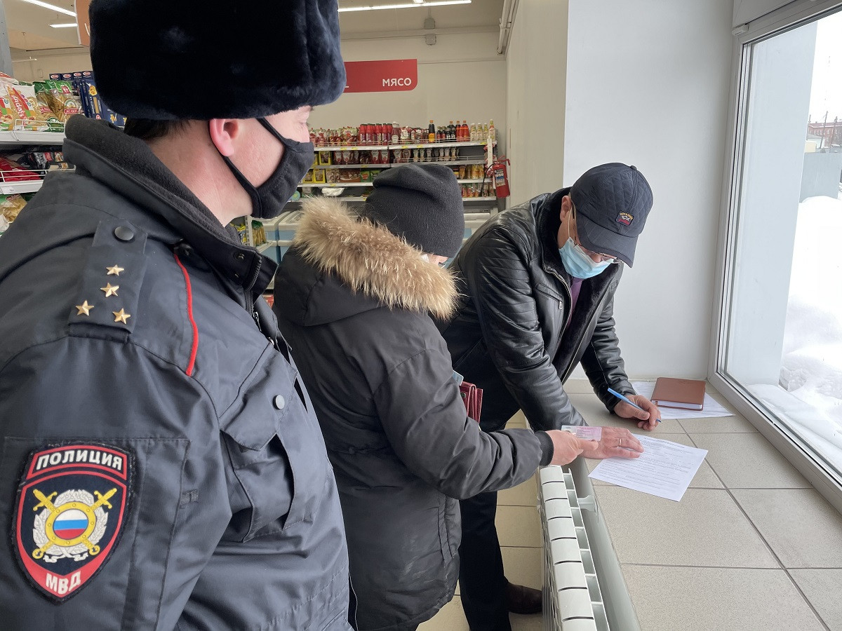 Соблюдение масочного режима в магазинах Прокопьевского района проверила полиция