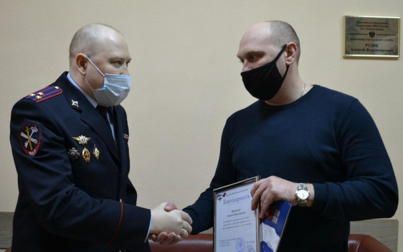 В Кузбассе награжден неравнодушный горожанин, который задержал грабителя, напавшего на беременную женщину