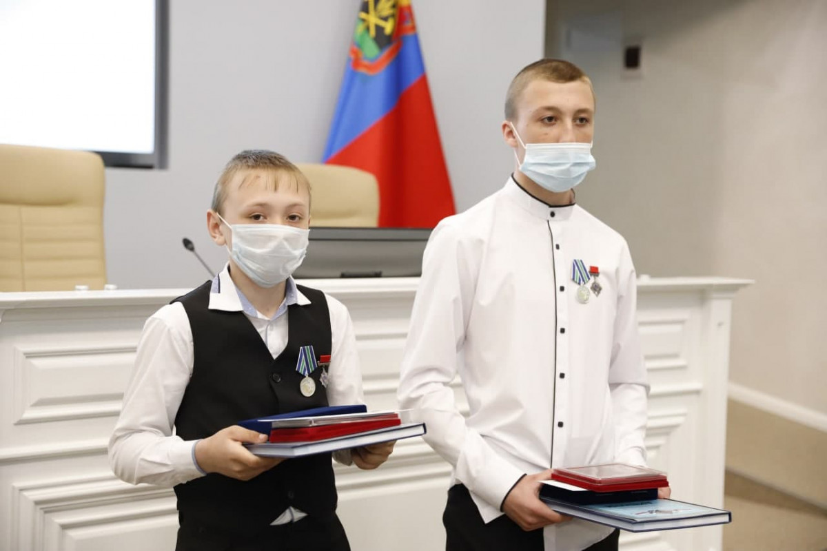 В Кузбассе два подростка награждены за героизм