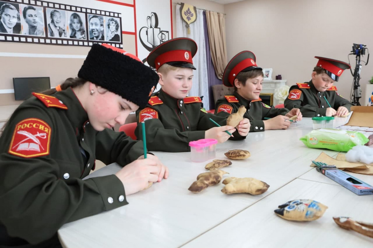 В Прокопьевском районе 20 старшеклассников изучают военное искусство, быт и историю кузбасского казачества