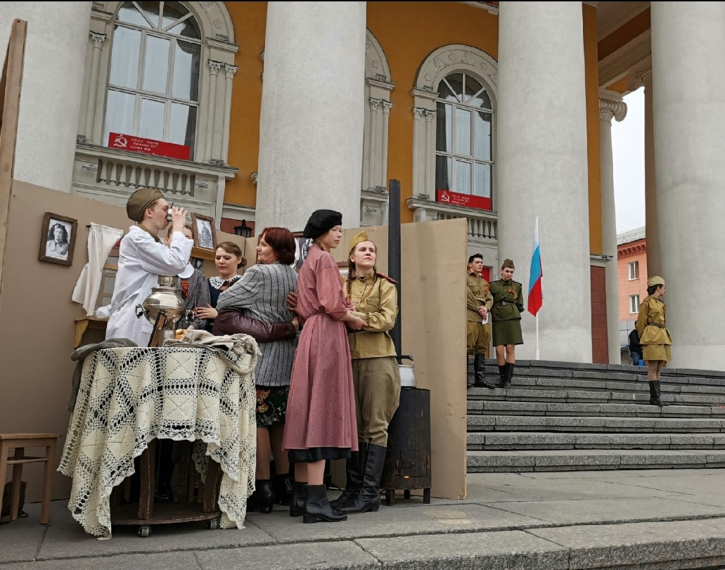 "В послевоенной тишине": спектакль под открытым небом состоялся в Прокопьевске