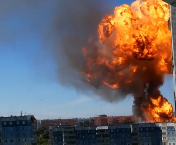 Шесть человек пострадали при взрыве на АЗС в Новосибирске