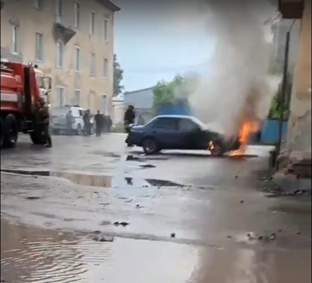 В Прокопьевске загорелся автомобиль