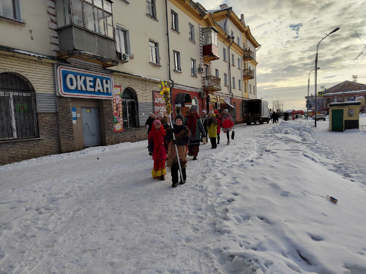 Ряженые колядовали на улицах Прокопьевска
