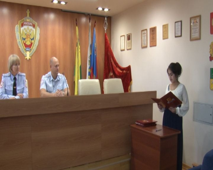 В Прокопьевске первые шесть иностранцев, желающие получить российское гражданство,  дали публичную клятву
