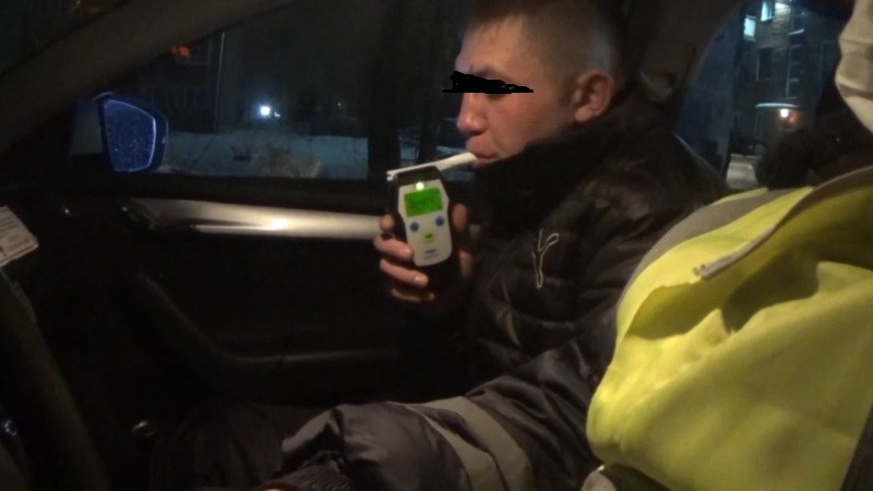 В Кузбассе полицейские устроили погоню за подозрительным автолюбителем