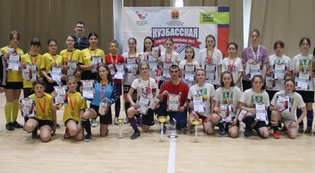 Прокопчанки завоевали золото на областном турнире по мини-футболу