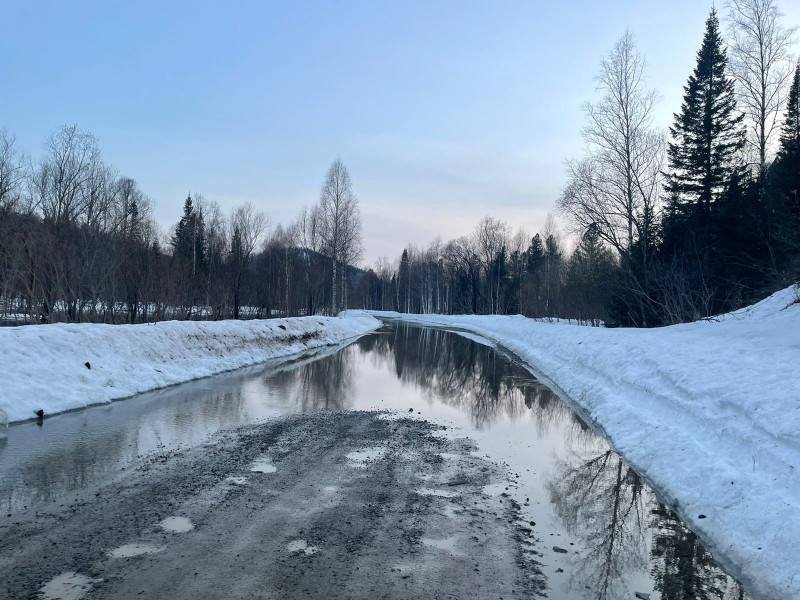 Из-за подтопления дороги перекрыто движение транспорта