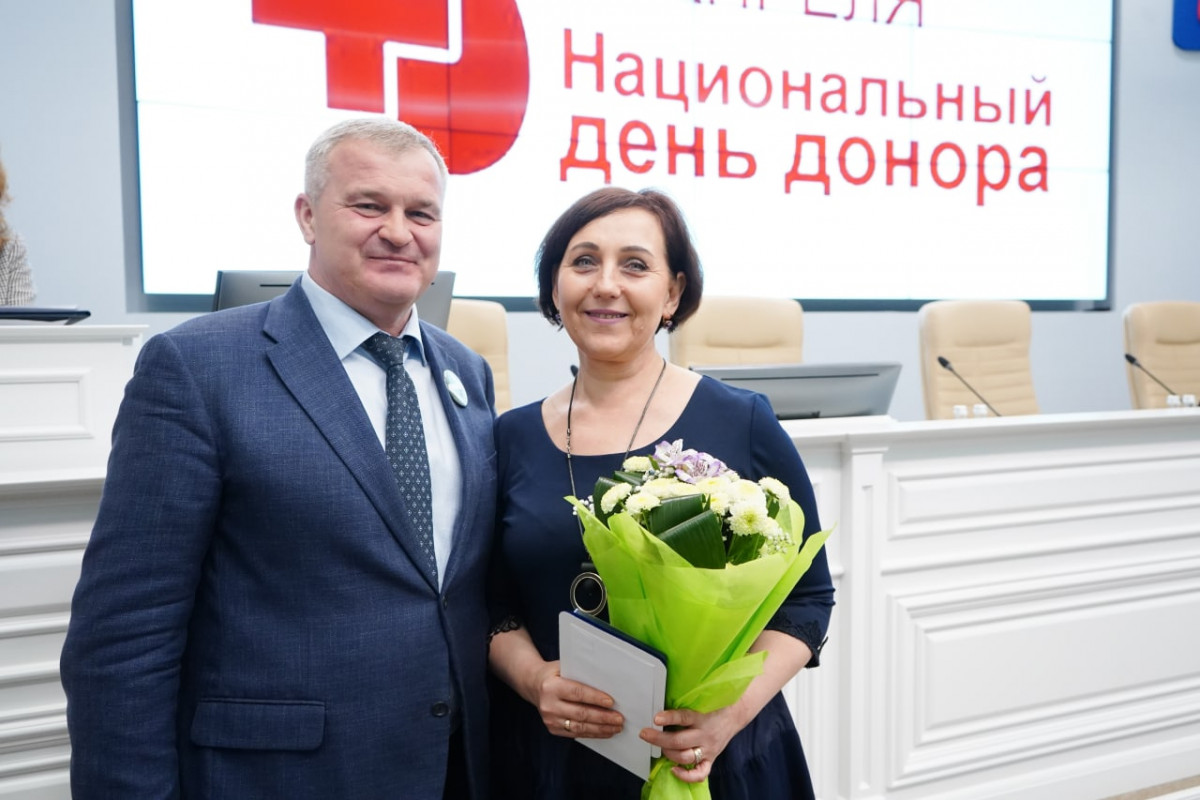 В Кузбассе наградили Почетных доноров России