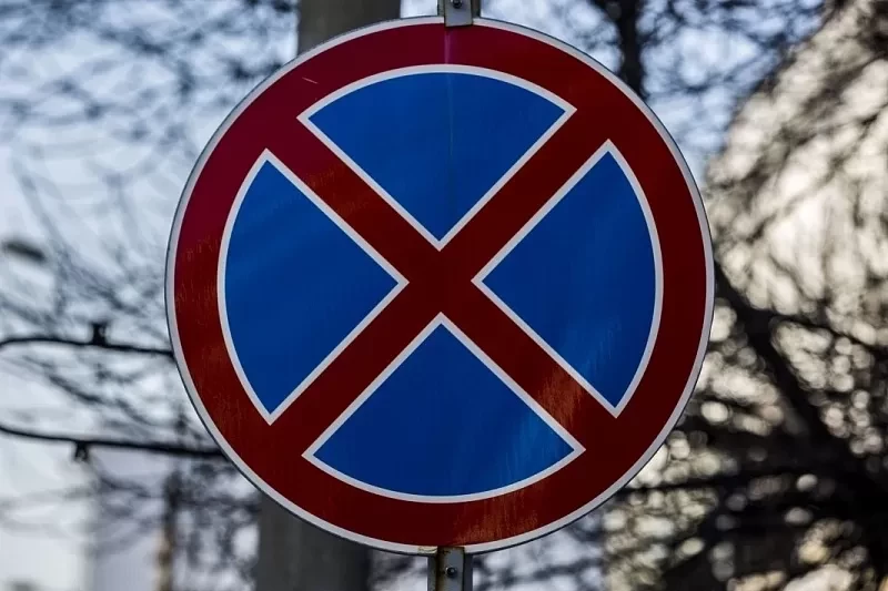 На стоянке в аэропорту Спиченково временно запретили парковаться 