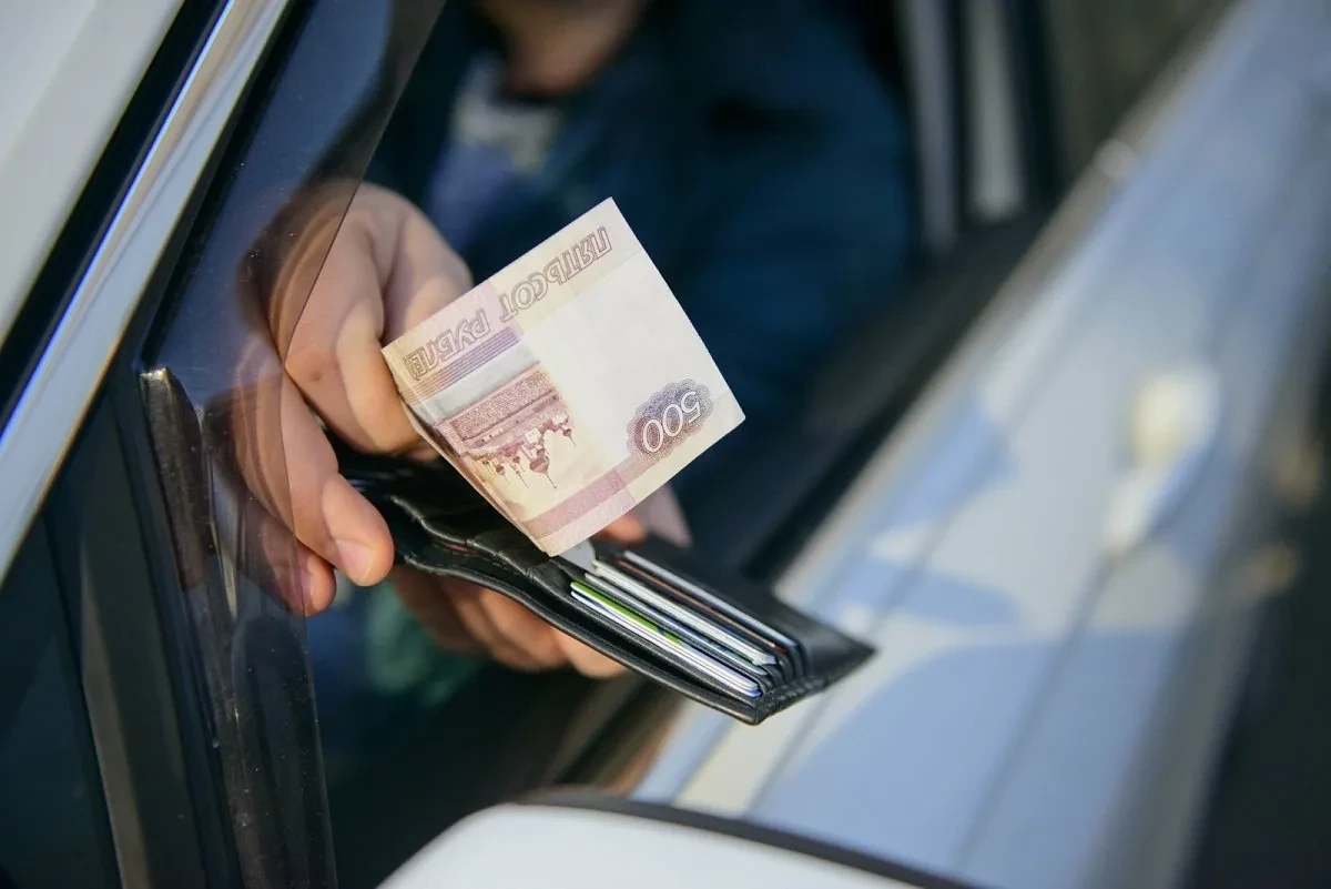 Водитель из Прокопьевска пытался дать взятку сотруднику ГИБДД