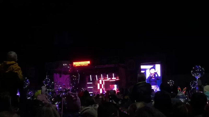 На выступлении Клавы Коки в Прокопьевске неизвестный устроил потасовку на сцене