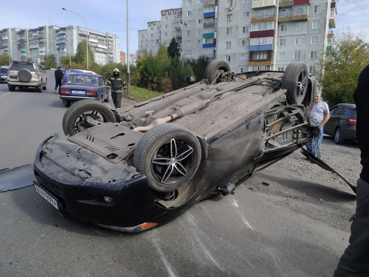 В Прокопьевске произошло ДТП с перевёрнутым автомобилем 