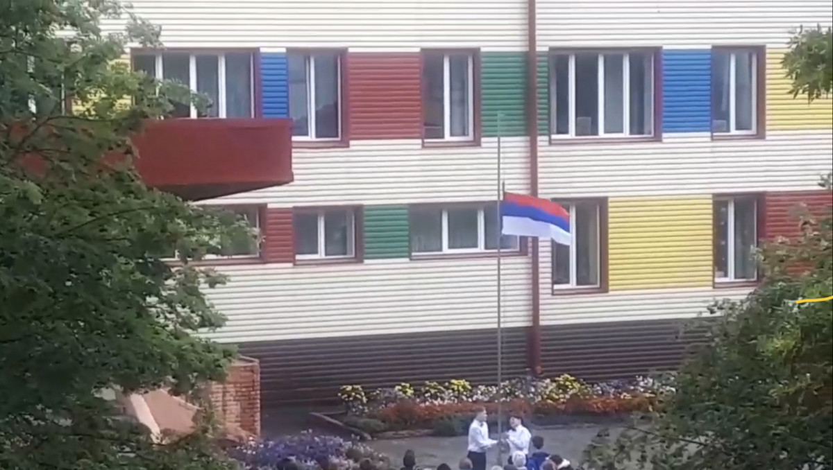 В прокопьевской школе подняли не тот флаг
