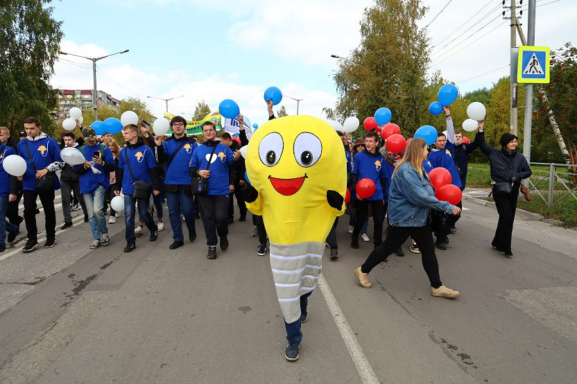 В Прокопьевске прошёл парад первокурсников