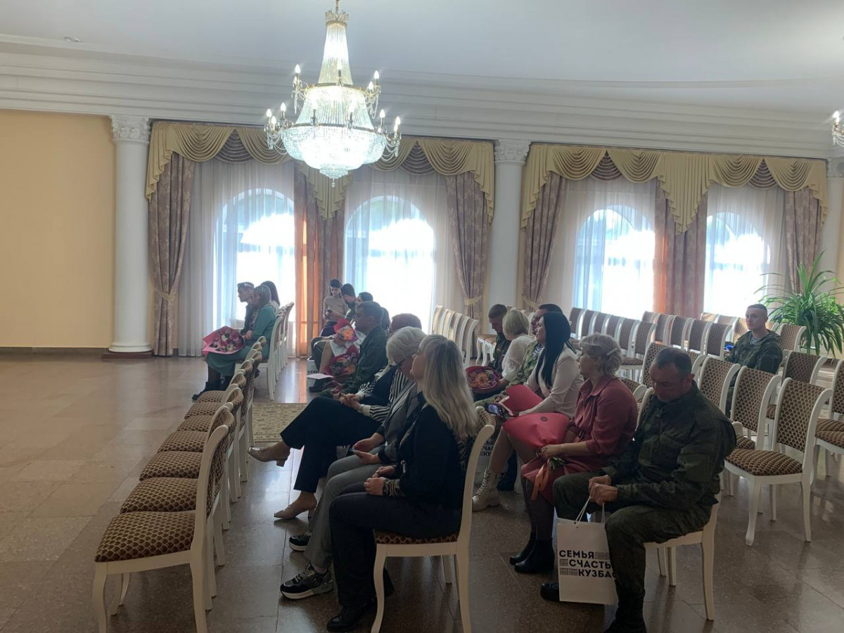 Мобилизованные из Кузбасса сыграли в Омске 7 свадеб