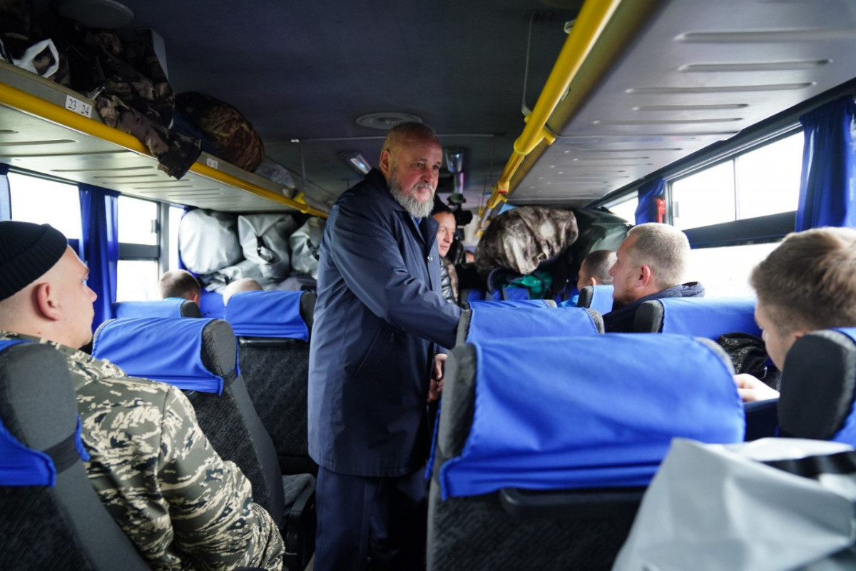 Из Кемерова в Омск отправились 17 автобусов с мобилизованными кузбассовцами