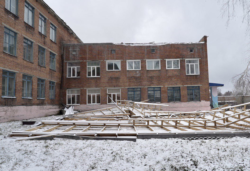В Прокопьевске проводятся работы по ликвидации последствий штормового ветра