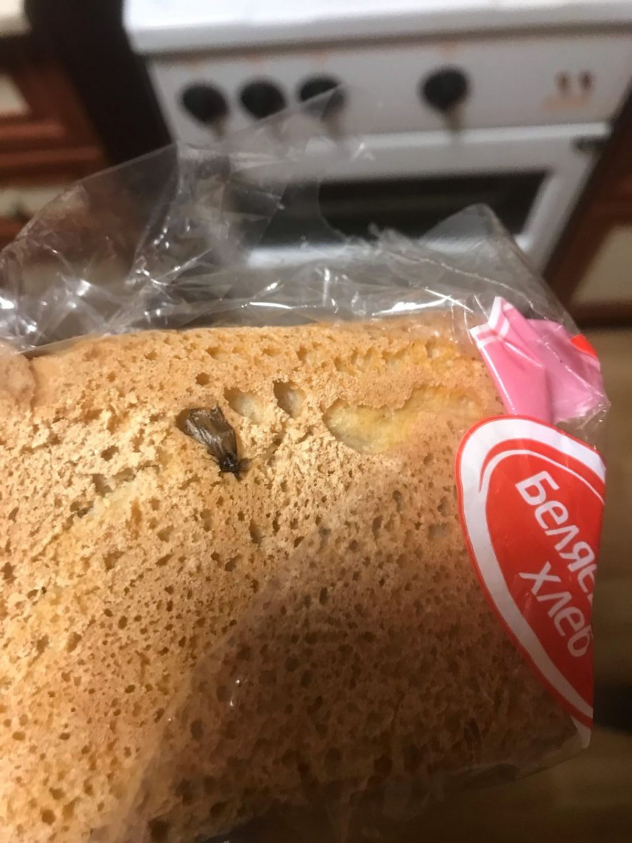 Прокопчане обнаружили мёртвое насекомое в мякише хлеба