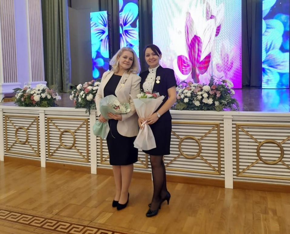 Прокопьевские многодетные мамы, а по совместительству педагоги, получили областные награды